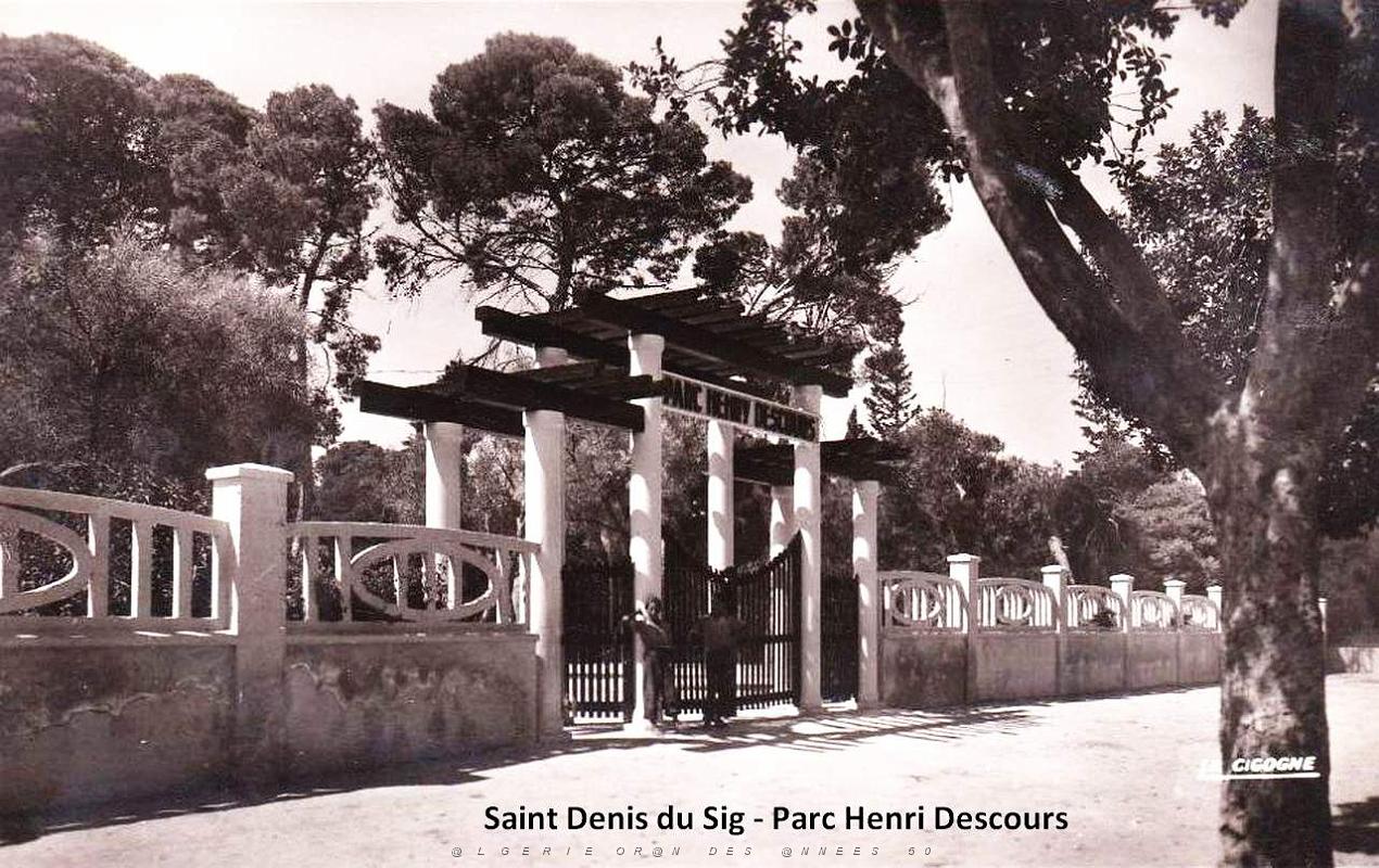Saint Denis du Sig-068- Parc Henri Descours.jpg